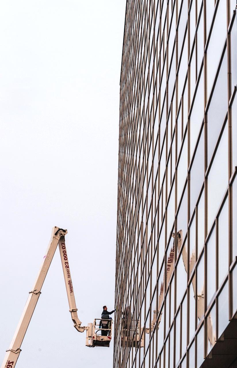 Professional truck-mounted carpet cleaning system with powerful extraction capabilities